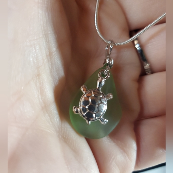 Turtle & Glass Teardrop Pendant-New - Picture 4 of 5